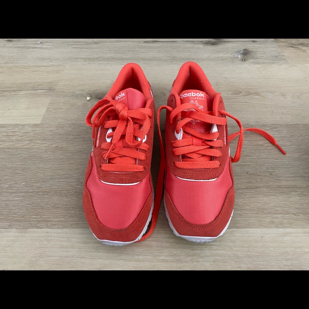 Retro Reebok’s size 6